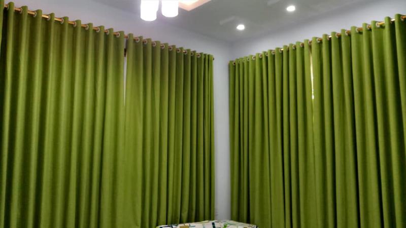 Màu sắc rèm cửa cần phù hợp với tone màu của tường nhà