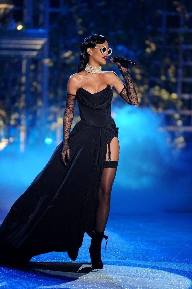 Rihanna tại The Victoria's Secret Fashion Show 2012