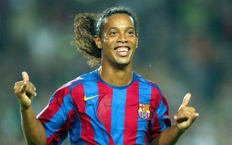 Ronaldinho huyền thoại bóng đá một thời