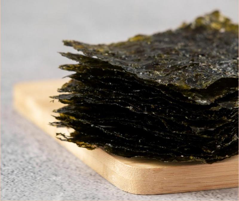 Rong biển sấy khô có thể ăn liền hoặc dùng kèm các bữa chính (ảnh: Freepik)