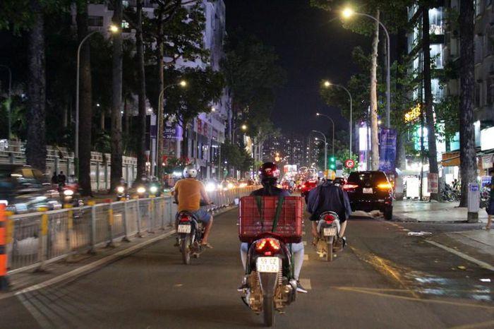Rong ruổi trên đường phố Sài Gòn