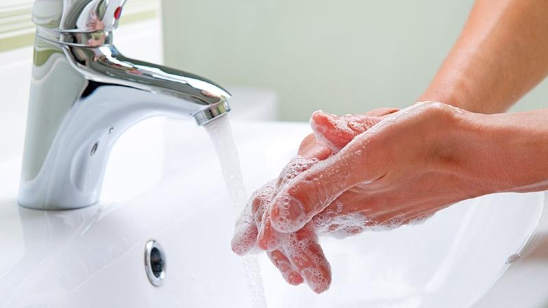 Rửa tay thường xuyên và đúng cách