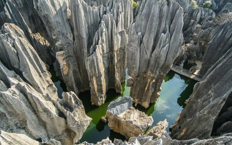 Kết cấu phức tạp của các khối thạch nhũ, hang động, sông hồ tại Rừng Đá Thạch Lâm