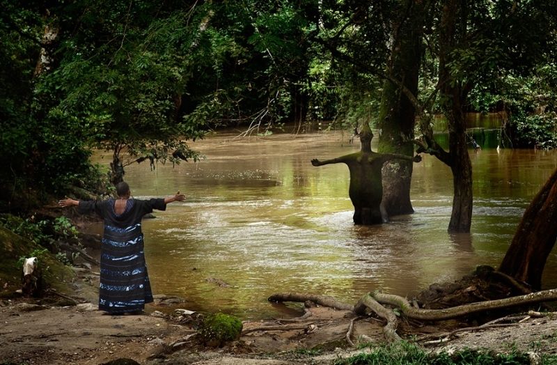 Trong khu rừng 400 tuổi ở Osogbo, Nigeria tên là rừng Osun Sacred, có một dòng sông được người dân tin là có thể chữa được bệnh vô sinh