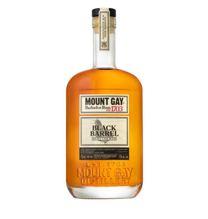 Rượu Rum Mount Gay Black Barrel có màu hổ phách đẹp mắt, mang đến một sự sang trọng và quyến rũ