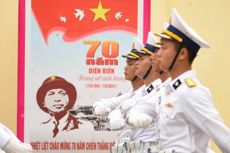 Mừng ngày lễ kỷ niệm 70 năm chiến thắng Điện Biên Phủ