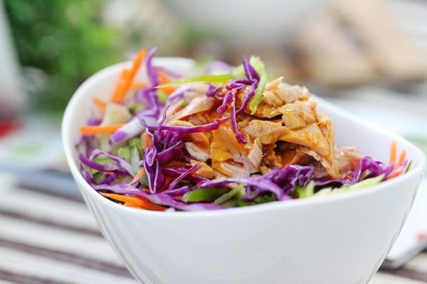 Salad rau trộn cá ngừ