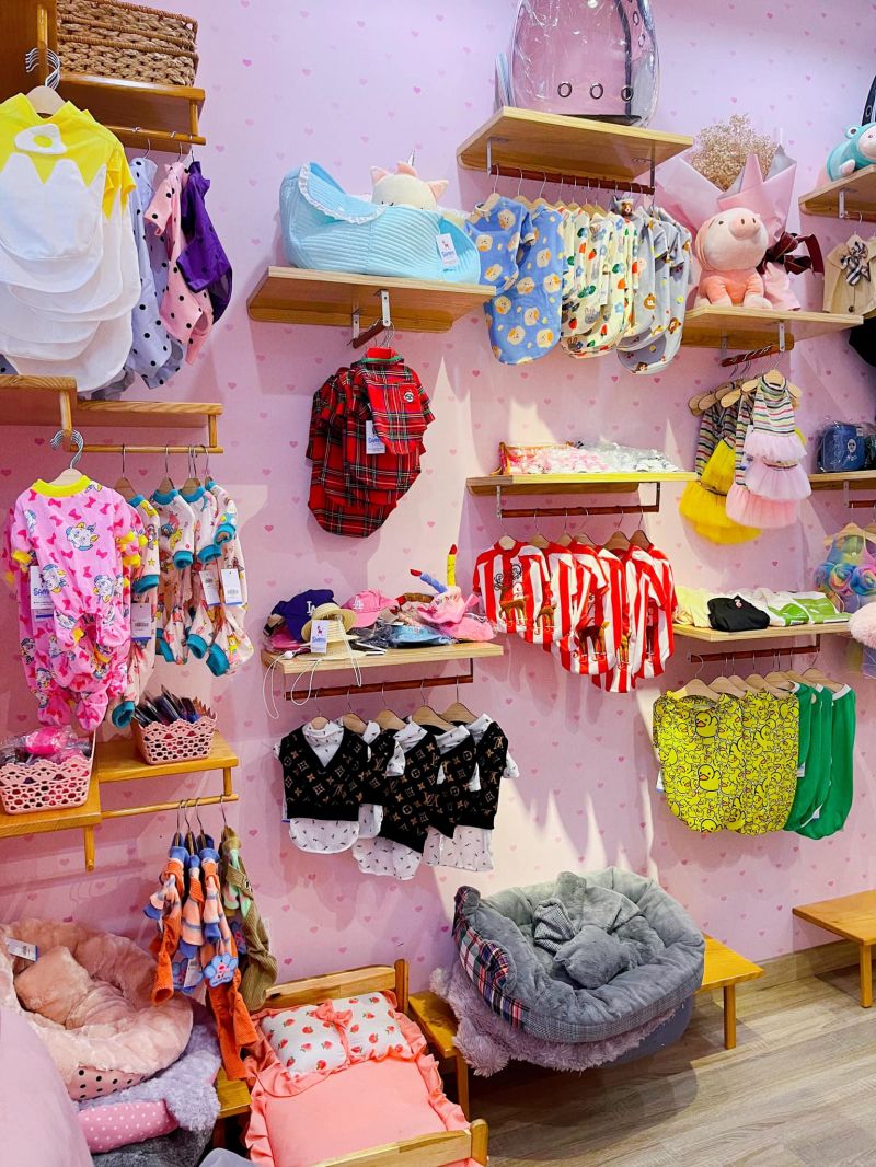 Sammi Pet Shop bán đầy đủ, đa dạng các loại quần áo, phụ kiện, vật dụng cho thú cưng