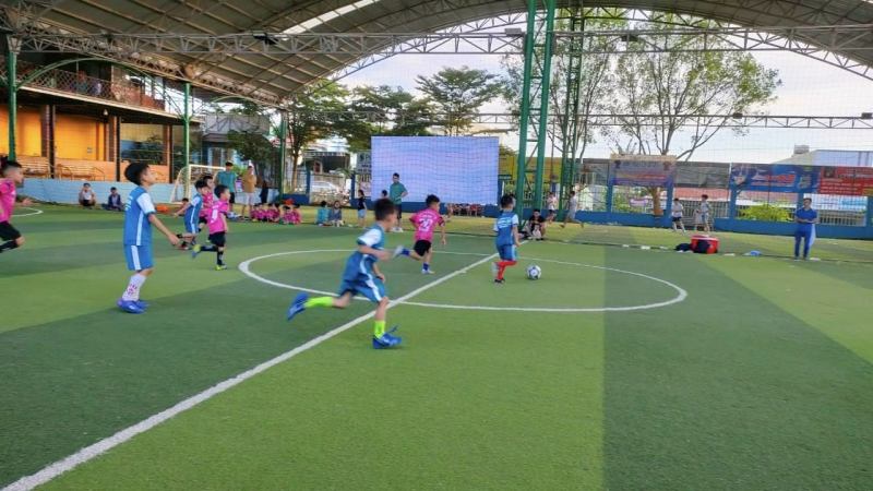 Sân bóng đá cỏ nhân tạo Quang Linh