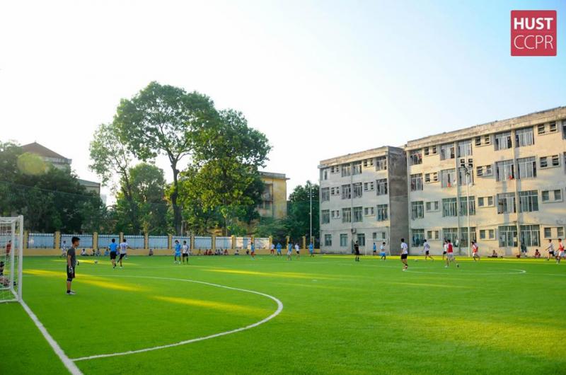 Sân bóng cỏ nhân tạo Đại học Bách Khoa