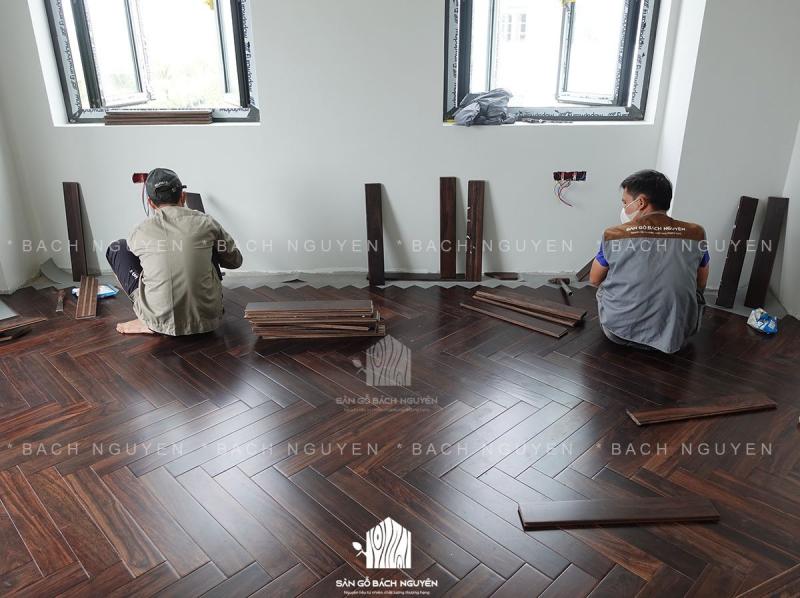 Thợ Bách Nguyên thi công sàn gỗ Chiu Liu thực tế tại công trình