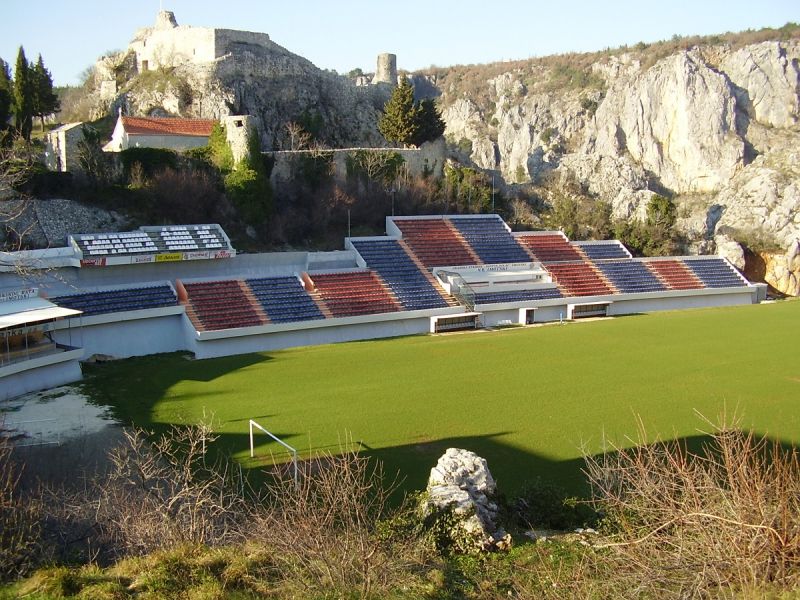 Mặt cỏ sân vận động Gospin Dolac, Croatia