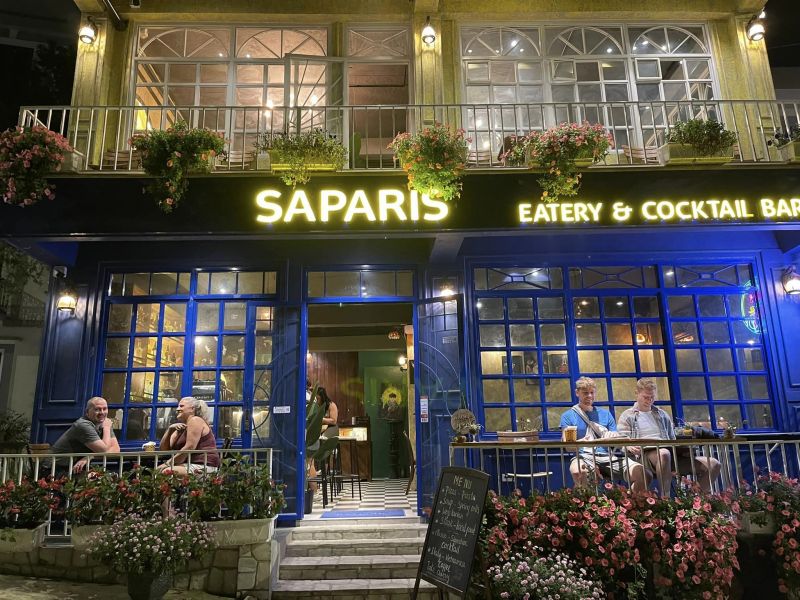 Saparis Eatery & Cocktail Bar