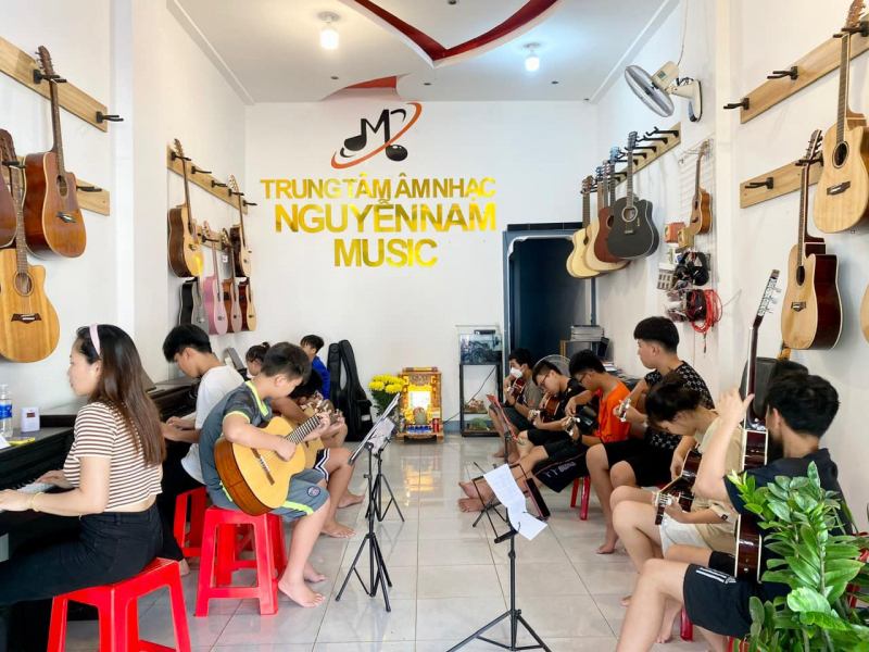 Shop đàn Guitar BMT - Nguyễn Nam Music