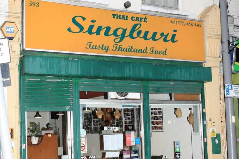 Không gian nhà hàng Singburi được trang trí đơn giản