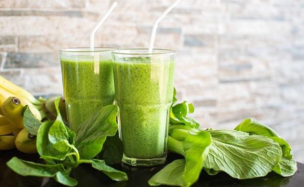 Uống sinh tố rau xanh vào buổi sáng tốt cho cơ thể