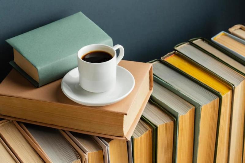 Slowee Coffee & Book