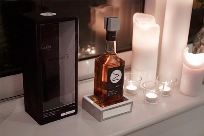 Somerville Whisky có chân đế và nút chai bằng bê tông với phiên bản đặc biệt