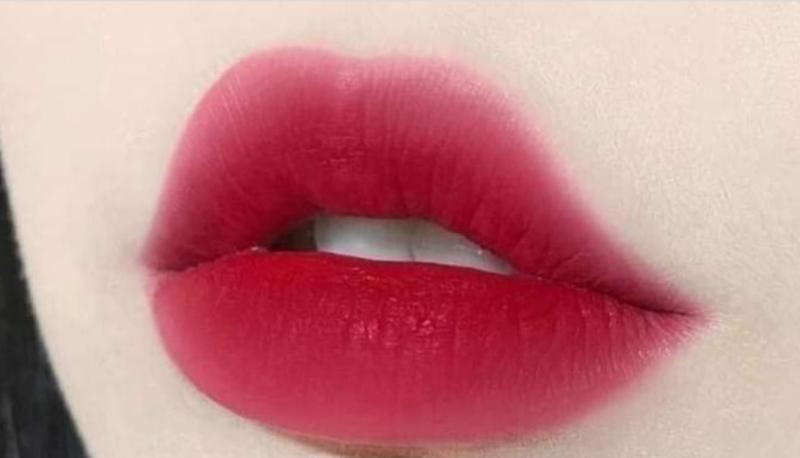 Son Mac Matte Lipstick # Ruby Woo: Đỏ truyền thống