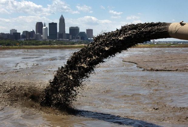 Sông Cuyahoga ô nhiễm tới mức có thể tự cháy