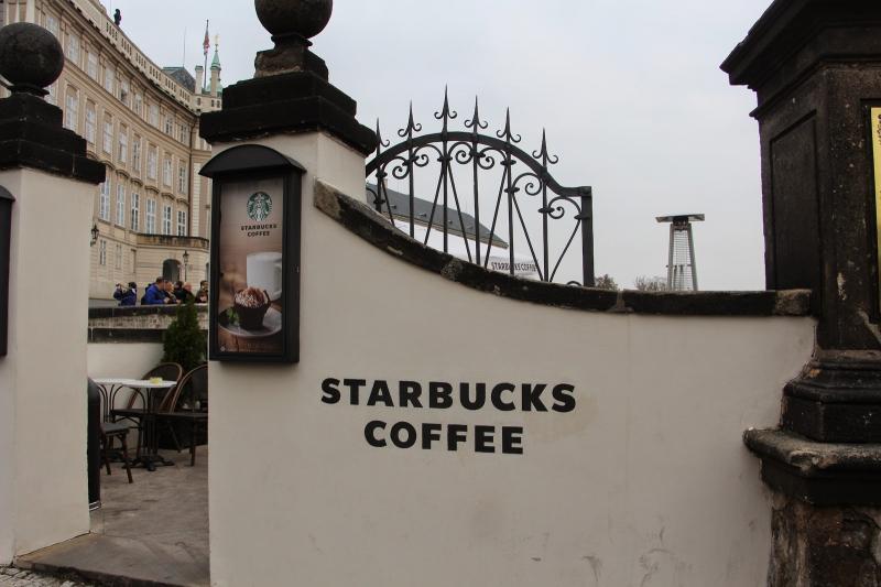 Starbucks gần Lâu đài Prague ở Prague, Cộng hòa Séc