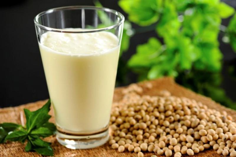 Sử dụng sữa đậu nành cho trẻ dưới 1 tuổi có thể gây chảy máu đường ruột