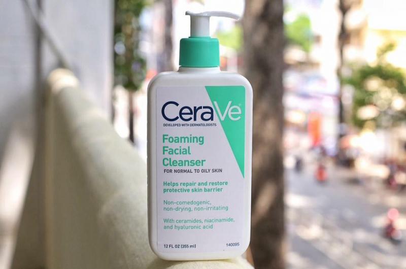 Sữa rửa mặt CeraVe Foaming Facial Cleanser dành cho da dầu