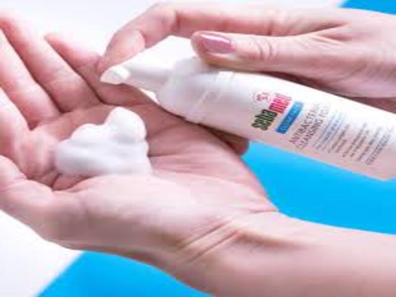 Sữa rửa mặt tạo bọt Sebamed kháng khuẩn hỗ trợ điều trị mụn pH5.5
