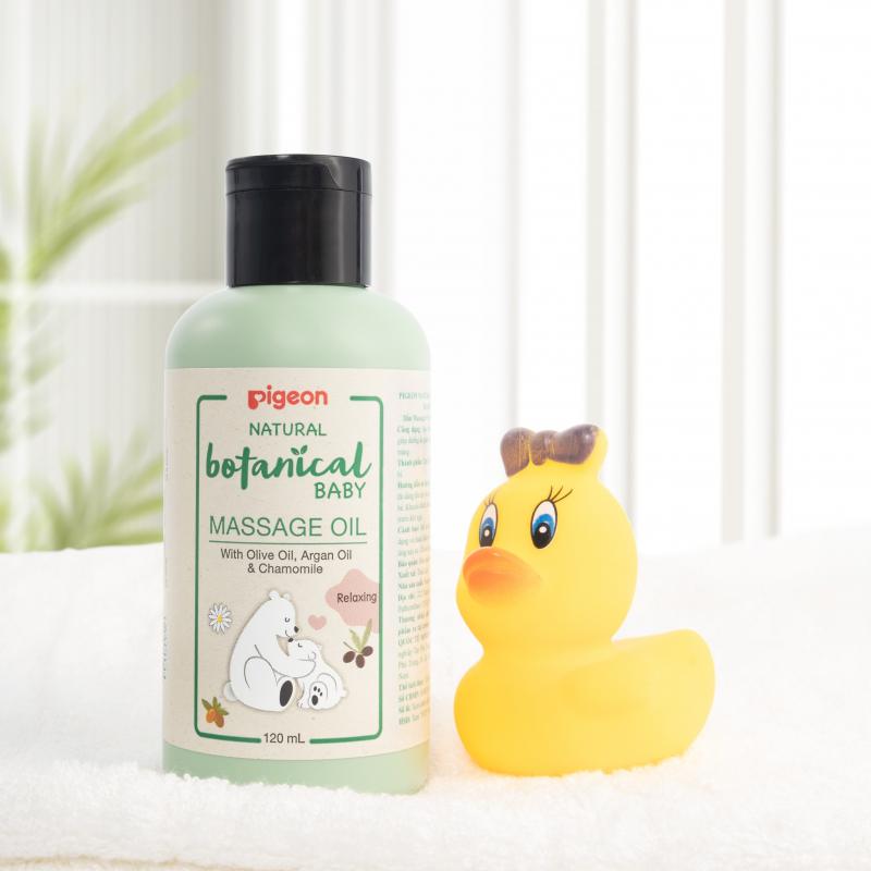 Bộ sản phẩm tắm gội thiên nhiên Natural Botanical giúp mẹ làm sạch, dưỡng ẩm cho làn da bé, giúp da bé duy trì được độ mềm mại và mịn mướt.