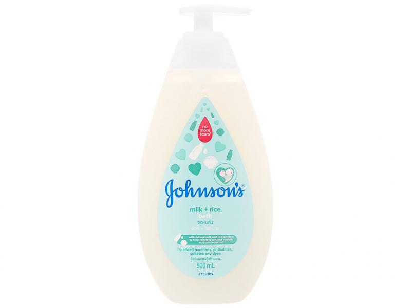 Sữa tắm Johnson's Baby chứa tinh chất dưỡng ẩm từ sữa và gạo