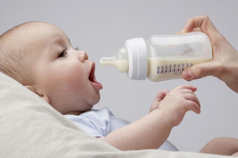 Bình đựng sữa cho bé