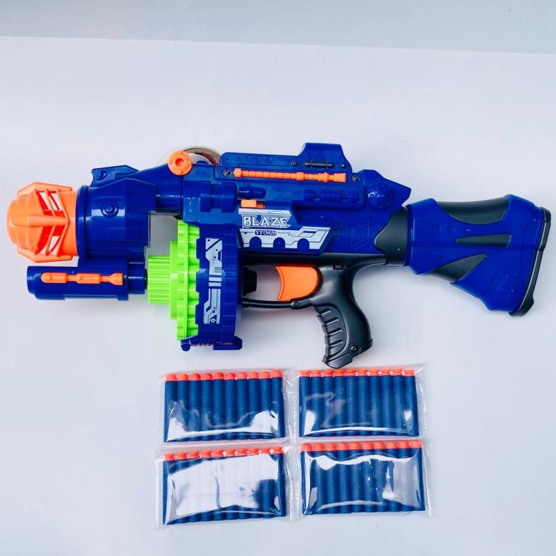 Những khẩu súng đồ chơi đượcc trẻ em công khai sử dụng trên đường phố