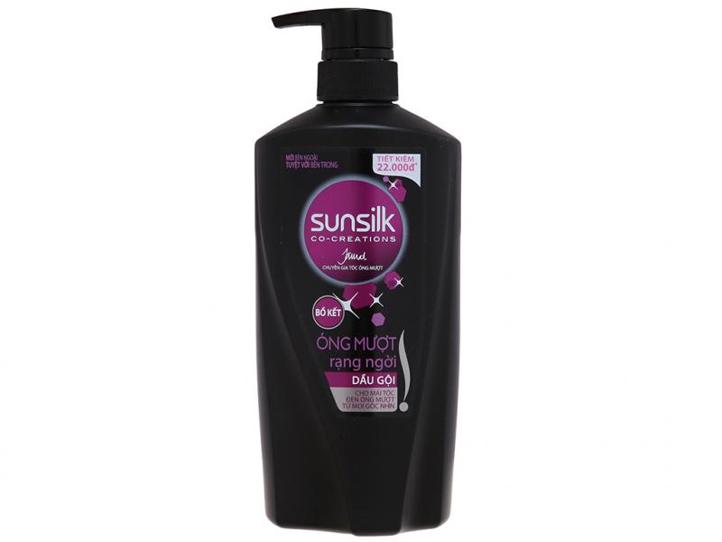 Sunsilk có nhiều dòng sản phẩm đa dạng nhưng nổi bật nhất vẫn là Sunsilk bồ kết với hương thơm nồng nàn và đơn giản, phù hợp với mọi loại tóc và được cả nam giới ưa chuộng