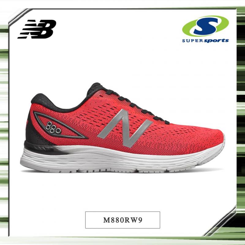 New Balance - một thương hiệu giày nổi tiếng có mặt tại Supersports