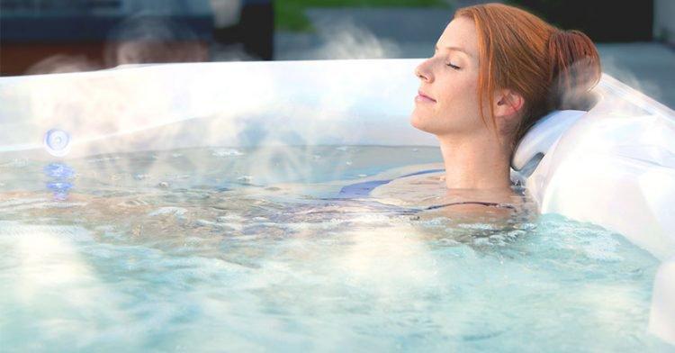 Tắm nước nóng hoặc ngâm bồn nước nóng quá lâu