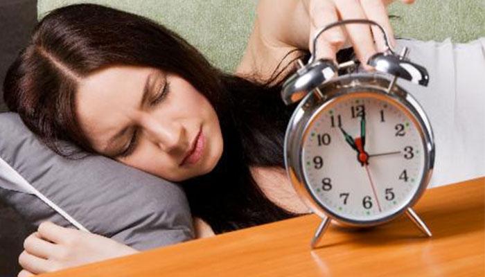 Đi ngủ sớm giúp cơ thể hồi phục sau một ngày làm việc căng thẳng