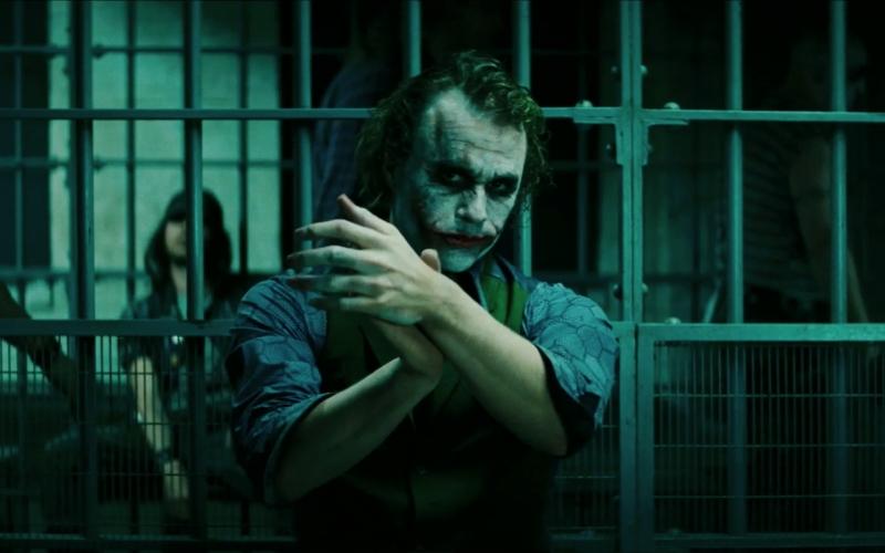Joker, đầy độc ác, quái dị nhưng cũng không kém phần thông minh và nhạy bén.