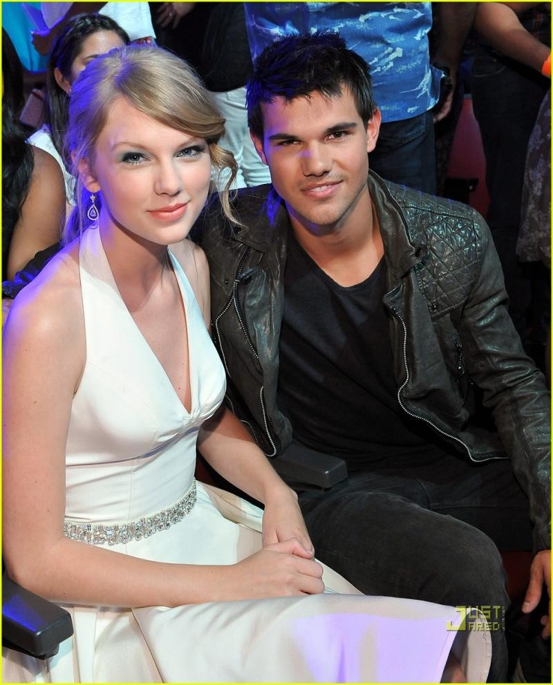 Ánh mắt hạnh phúc của Taylor Swift bên Taylor Lautner