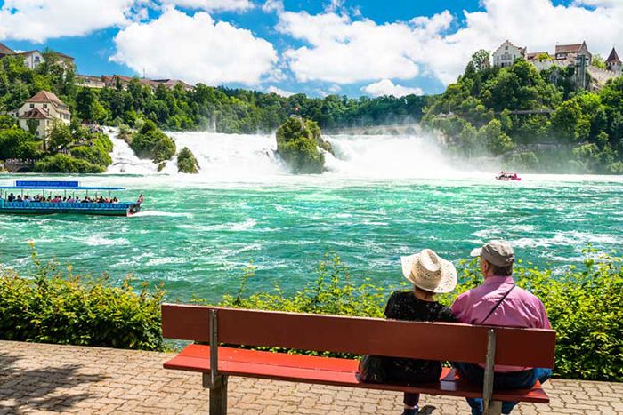 Thác nước sông Rhine là quà tặng kỳ diệu của thiên nhiên dành cho đất nước Thụy Sĩ.