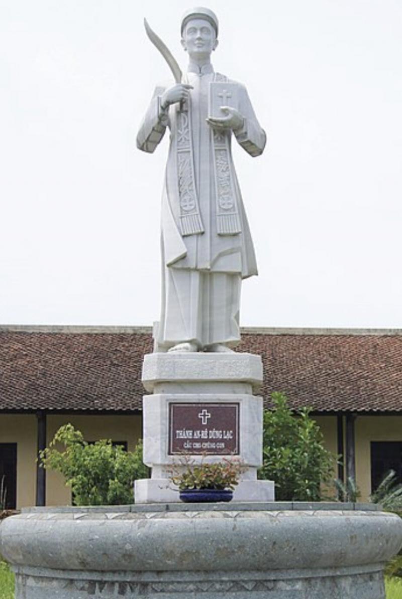 Tượng Thánh Andrew Dũng - Lạc tại Trung tâm hành hương Sở Kiện, Tổng giáo phận Hà Nội