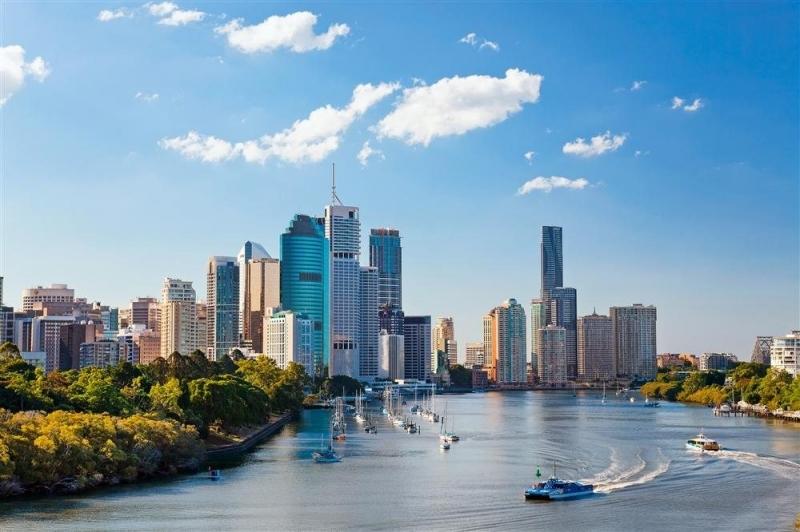 Dân số tại thành phố Brisbane chiếm khoảng 9.71% tỷ lệ dân số toàn quốc gia