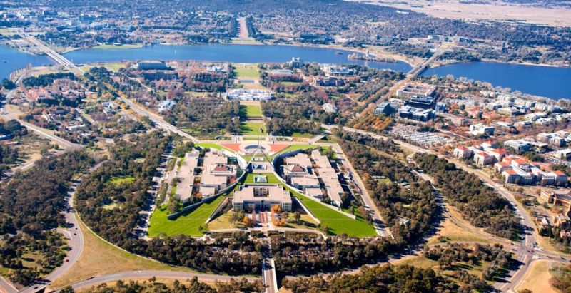 Thành phố Canberra có dân số 424.666 người trên một diện tích rộng 814,2 km2