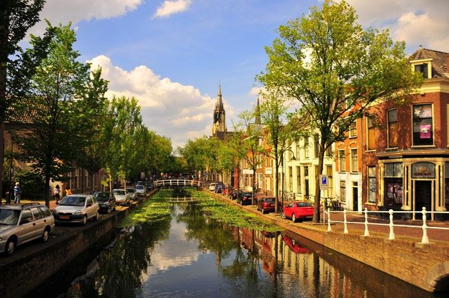 Delft là tên của một thành phố nhỏ đẹp mang vẻ đẹp thơ mộng