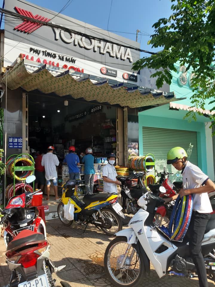 cửa hàng phụ tùng xe máy Thanh Sơn
