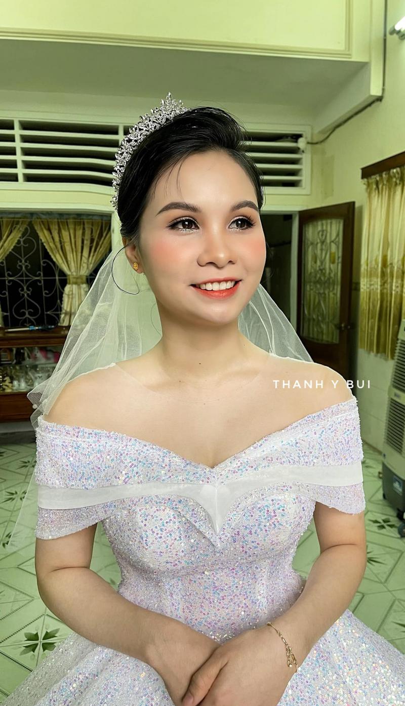 Thanh Ý makeup