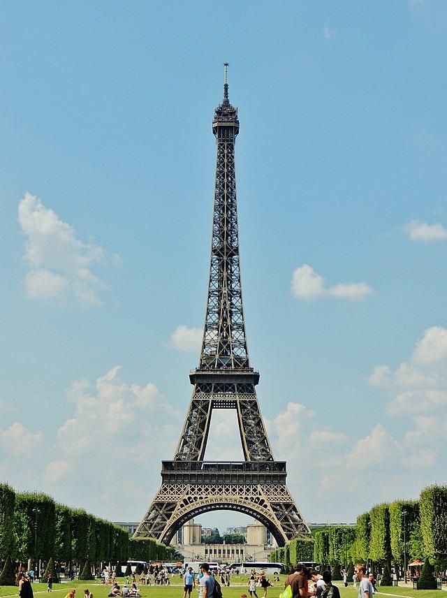 Tháp Eiffel là niềm tự hào của người dân Pháp