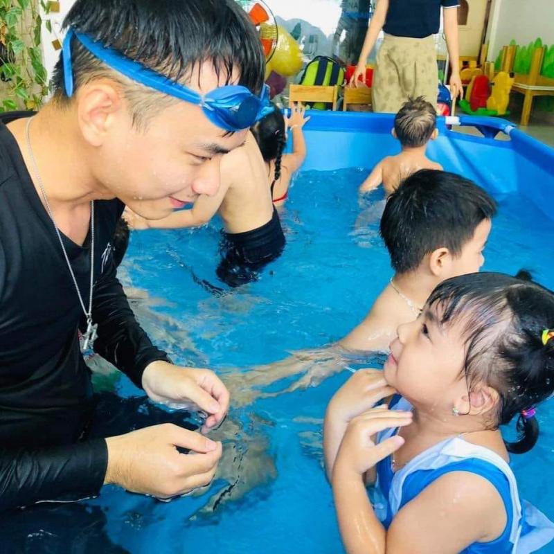 Thầy Vinh dạy bơi Nha Trang