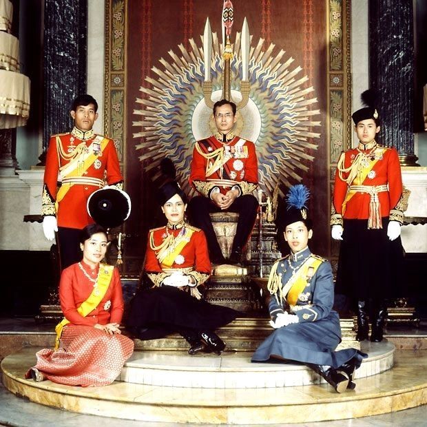 Thể hiện sự tôn trọng đối với nhà vua và hoàng gia Thái Lan