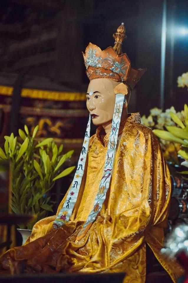 Chân thân của Thiền sư đã được đốt cháy, sau đó người dân đã thu lấy phần tro cốt (được coi là xá lợi) để tạo nên bức tượng Thiền sư Từ Đạo Hạnh hiện nay