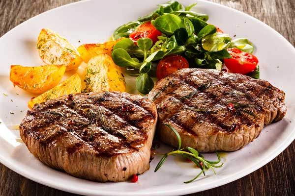 Một miếng thịt bò nạc cơ vừa có thể cung cấp đến 31g protein